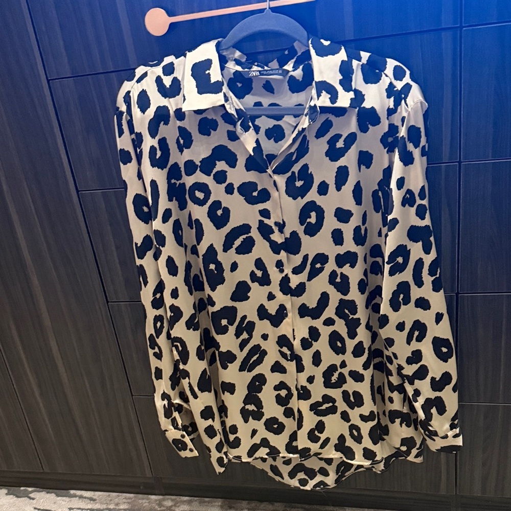 Zara Black and Tan Leopard Print Button Down Shirt